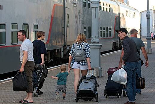 Названо количество задерживающихся на пути в Крым поездов