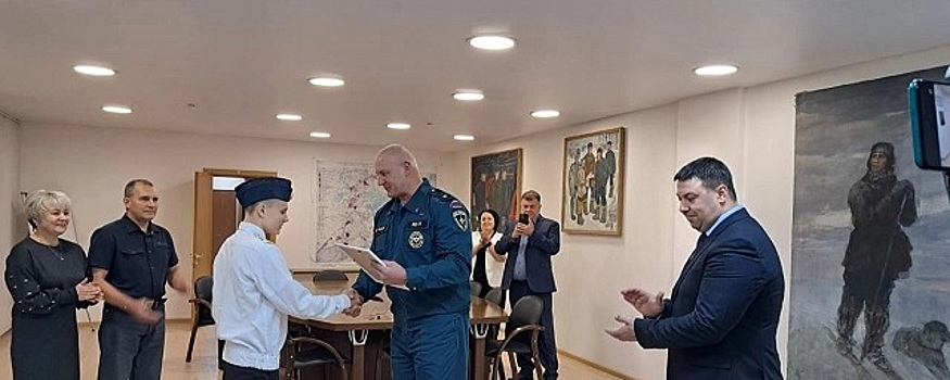 Российского восьмиклассника наградили за спасение утопающего друга