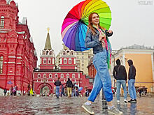 Эксперты рассказали, как выглядеть модно даже в дождливую погоду