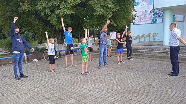 Полицейскими Тверской области организованы мероприятия в рамках акции «Зарядка со стражем порядка»