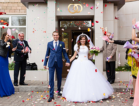 В Москве продолжают женится, а в Челябинске ограничение на количество свадебных гостей