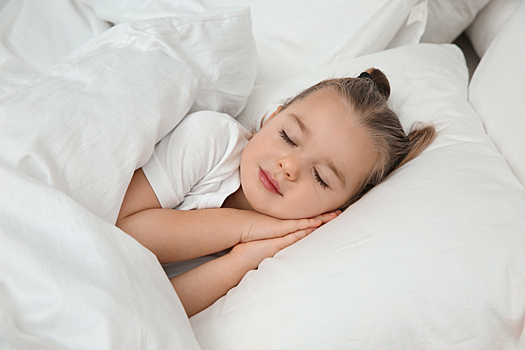Психолог дала советы, как приучить ребенка спать в своей кровати