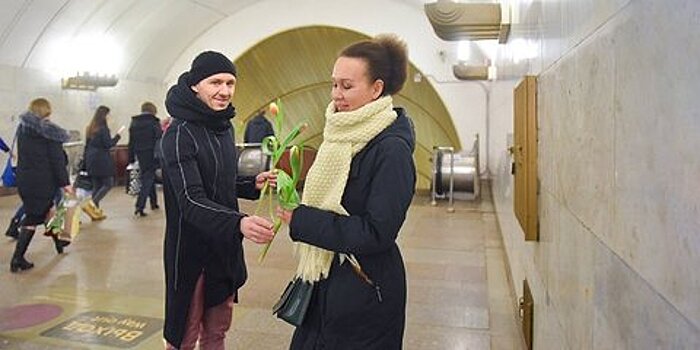 Более 40 тысяч женщин получили тюльпаны 8 Марта