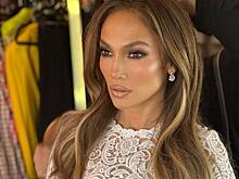 Жених и невеста? Дженнифер Лопес и Бен Аффлек вышли в свет в свадебных нарядах