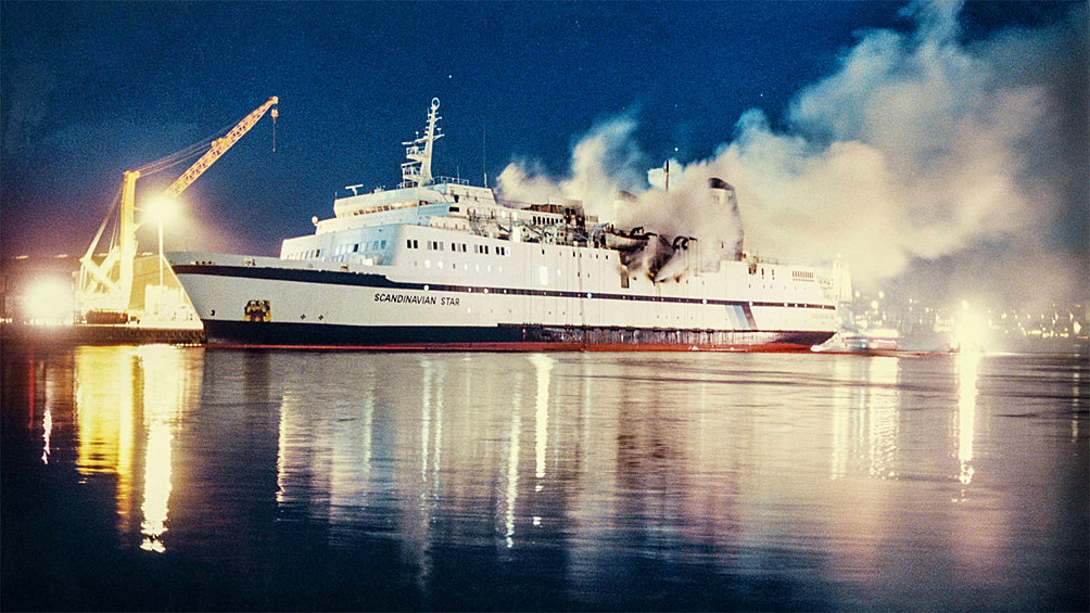 6 апреля 1990 года, паром вышел в море из Осло и направился в датский порт Фредериксхавн. На борту находились почти 500 человек: 395 пассажиров и 100 членов экипажа. Судном управлял капитан Хокун Ларсен, у которого был 20-летний стаж.