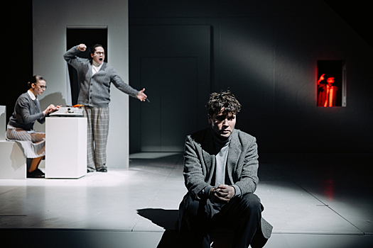 Театр Наций представил байопик о поэте миров и антимиров Вознесенском