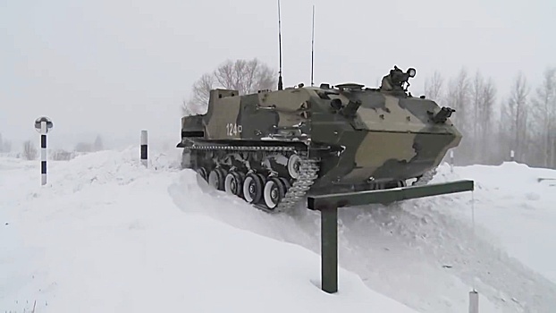 Резвая «Ракушка»: ульяновские десантники прокатились на скорости по заснеженному полигону