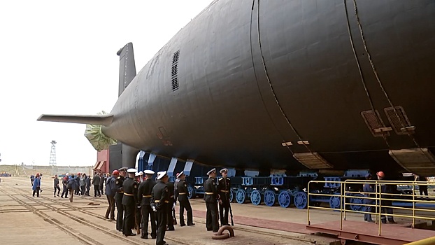 Опубликованы кадры вывода из эллинга атомной подлодки «Красноярск» в Северодвинске