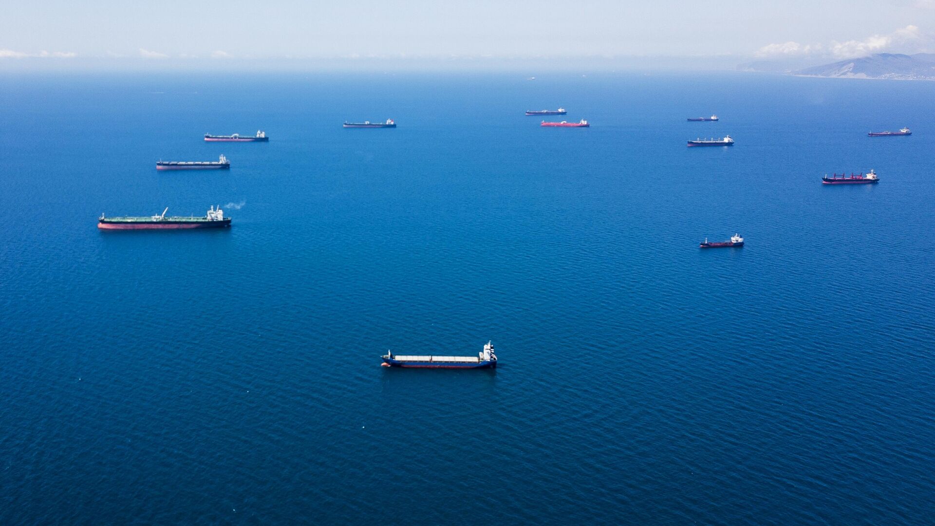 У берегов Турции образовалась пробка из нефтяных танкеров