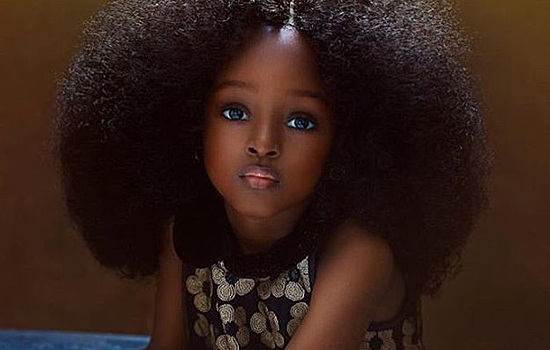 Шоколадная кожа и облако кудрей: новая «самая красивая девочка в мире» найдена в Нигерии