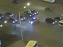 Полицейские перекрыли проспект в Уфе ради инвалида на костылях