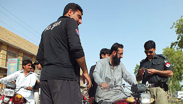При взрыве бомбы в Пакистане погибли четыре человека