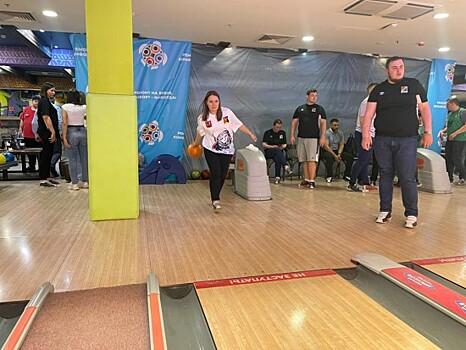 Команда Гагаринского района заняла второе место на окружных соревнованиях по боулингу