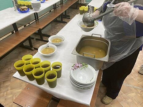 Работник столовой заразила 12 школьников туберкулезом