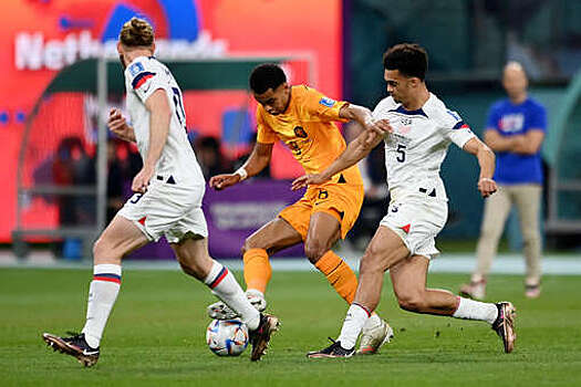 "МЮ" отказался от покупки лучшего бомбардира Нидерландов на ЧМ-22 Гакпо из-за продажи клуба