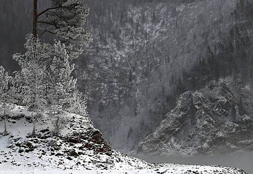 Эксперт по группе Дятлова указал на сложность в поиске пропавших на горе в России туристов