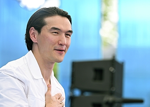 Побег от журналистов и VIP-зона: Как Сабуров улетел в Казахстан