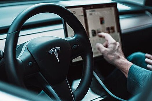 Автопилот Tesla стал доступен всем желающим