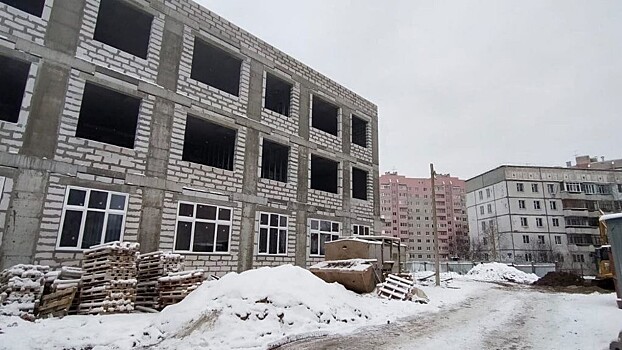Около 200 окон установил подрядчик в строящейся школе на ул. Преминина в Вологде