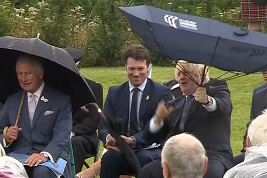 Борис Джонсон рассмешил принца Чарльза на открытии мемориала погибшим полицейским