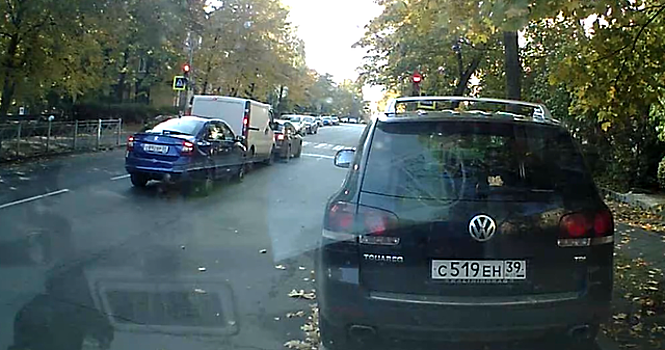 В Калининграде авария с тремя автомобилями попала на видео