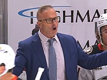 Тренера «Анахайма» Кронина удалили в матче с «Питтсбургом» за неспортивное поведение после отмены гола