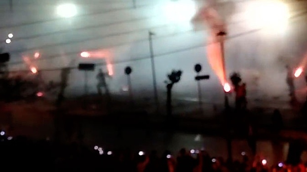 Момент попадания огненного шара в оператора в Греции попал на видео