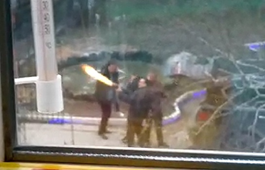 Депутат Госдумы устроил стрельбу на улице