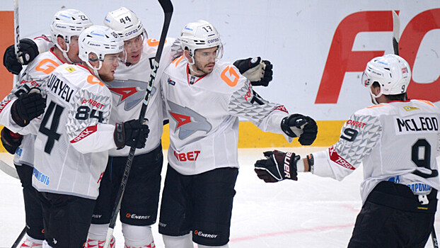 «Авангард» победил «Трактор» в матче КХЛ с 13 голами