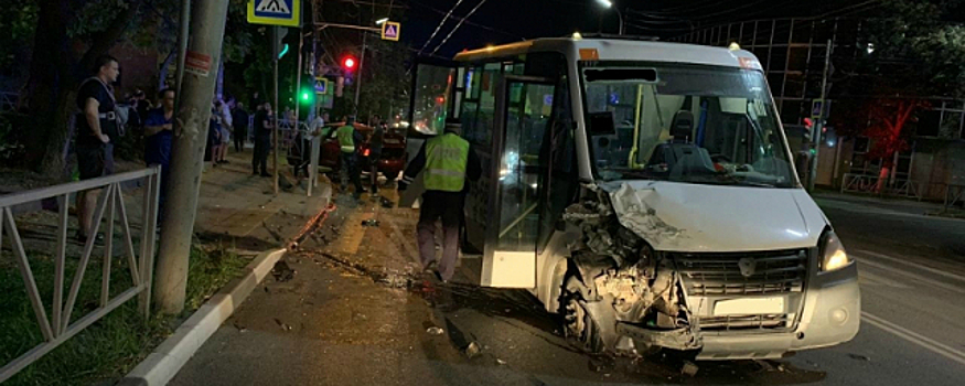В ДТП с участием маршрутки в Рязани пострадали трое человек