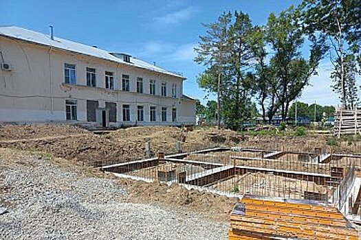 С паузы снято строительство нового корпуса к школе Вяземского в Хабаровском крае