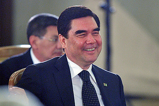 Президент Туркмении поиграл в баскетбол на велосипеде