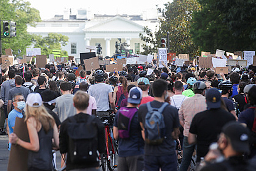 В Вашингтоне продолжили протесты в комендантский час