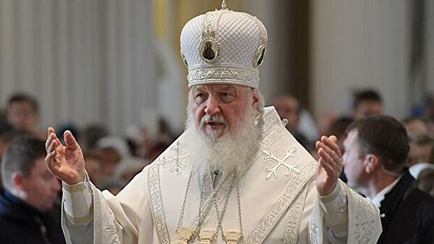 Продать Mercedes: патриарх Кирилл благословил игуменью