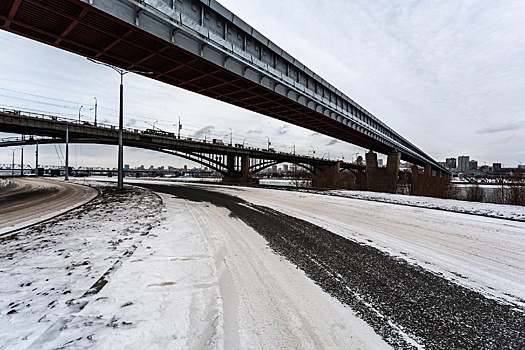В Новосибирске движение по Октябрьскому мосту ограничат до 31 декабря 2023