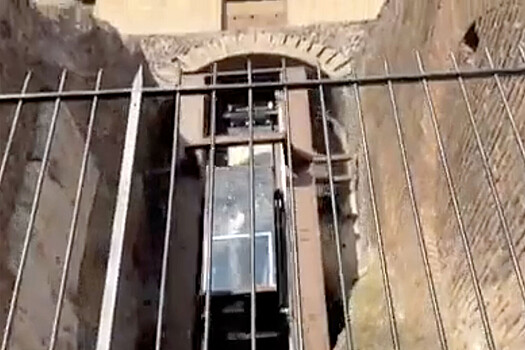 Рассел Кроу открыл первый лифт в Колизее
