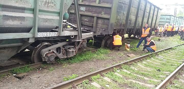 В Оренбурге четыре грузовых вагона сошли с рельс