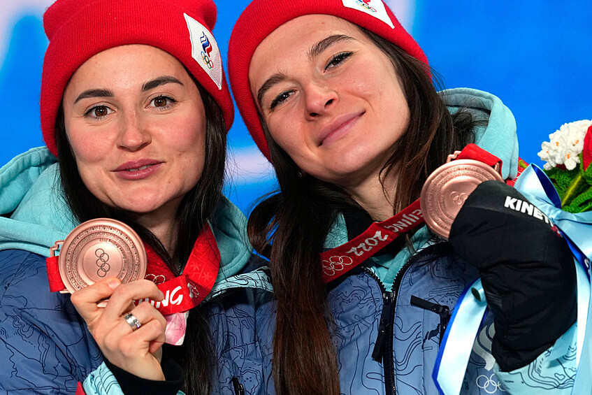 Лыжницы Юлия Ступак и Наталья Непряева взяли бронзу в командном спринте