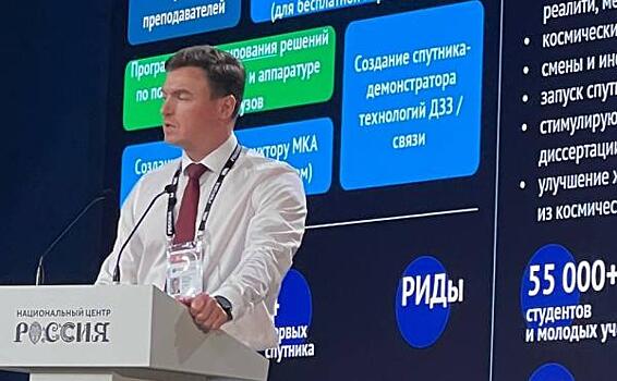 Из-за парты сразу в космос