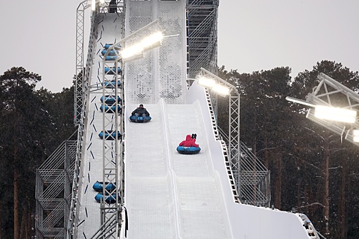 В Екатеринбурге открыли самую большую ледяную горку в России