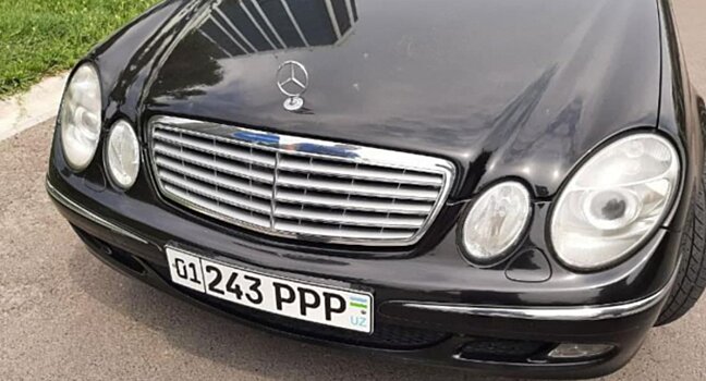 Аппарат президента продаст пять автомобилей Mercedes Benz