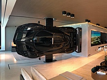 Суперкар Pagani стал частью декора гостиной комнаты