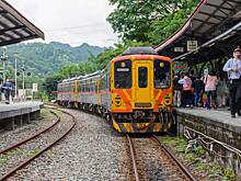 Туристка захотела сделать фото на железнодорожных путях и была сбита поездом