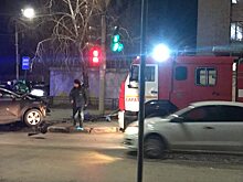 При столкновении двух иномарок в центре Саратова пострадала женщина