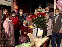 В Пензе ветерана труда Анну Артюшину поздравили со 103-летием