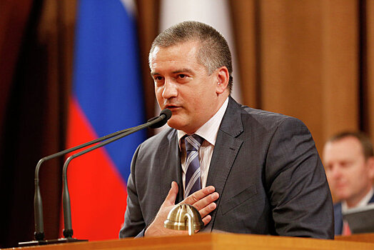 Аксенов призвал министров готовиться метать гранаты