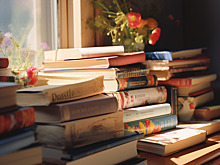 В плену у прошлого и горящие рукописи: выбираем книгу для майских выходных