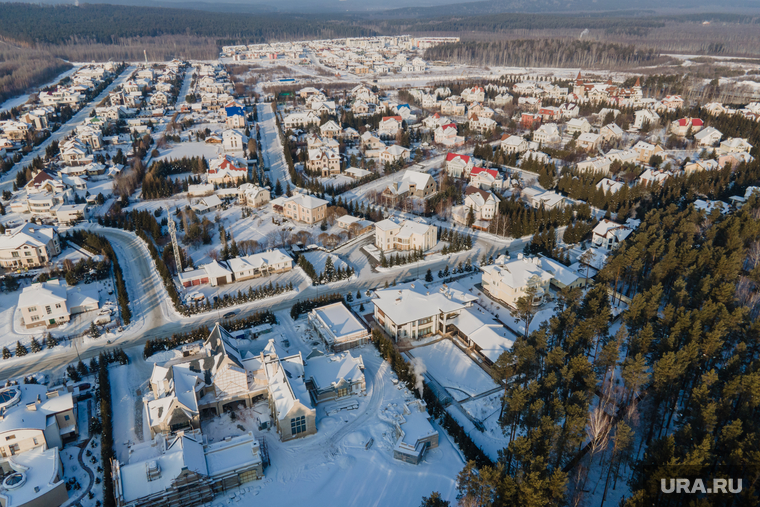 Поселок, где живет мэр Екатеринбурга и миллиардеры, мучается из-за воды