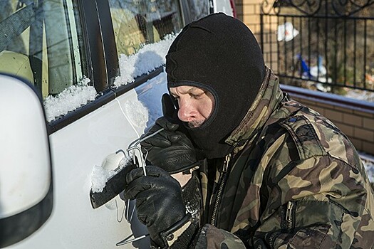 Автомобиль за 1,7 млн рублей угнали у воспитательницы детского сада