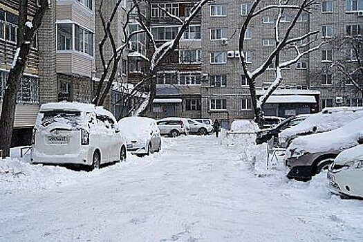 В Хабаровске будут эвакуировать брошенные автомобили, которые мешают уборке снега